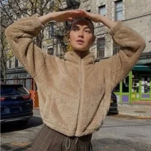 Sunday Best ARITZIA Teddy Jacket - Picture 6 of 6